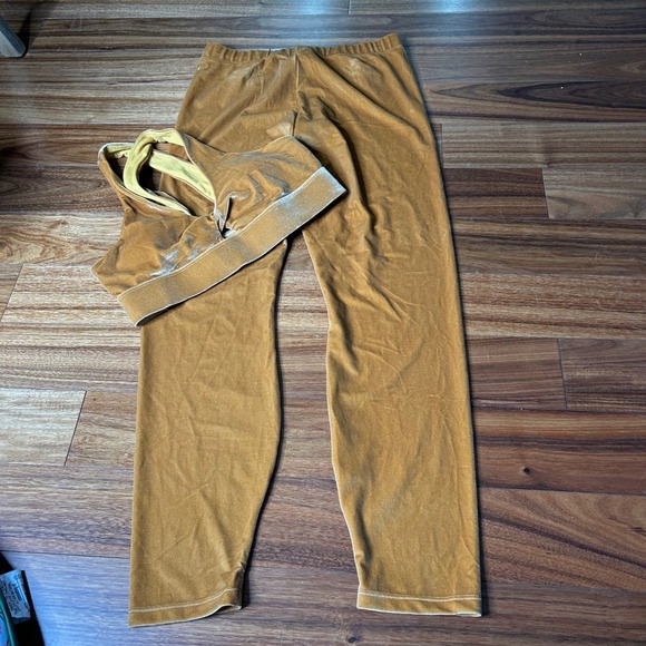 Fabletics Velour Outfit Set Top and Leggings Criss Cross Back Gold Athleisure - Picture 10 of 10